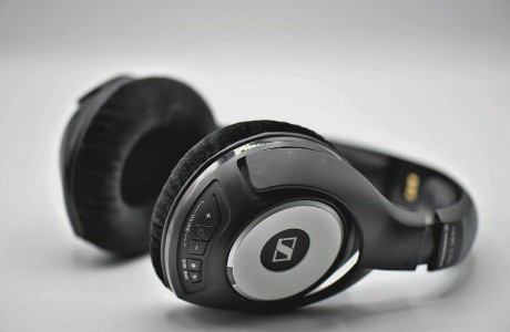 應(yīng)用在便攜式耳機(jī)領(lǐng)域上的高性能DSP音頻處理芯片