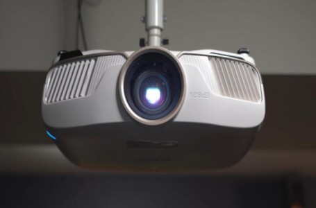 應(yīng)用在家庭影院觸摸屏中的高性能低功耗觸摸芯片