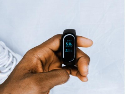 應(yīng)用在智能手環(huán)測溫功能中的數(shù)字溫度傳感芯片